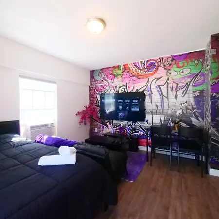 Miami Wynwoods Graffiti Purple Central Oaisis